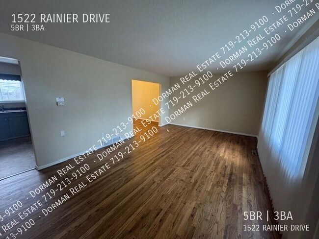 Foto del edificio - 1522 Rainier Dr