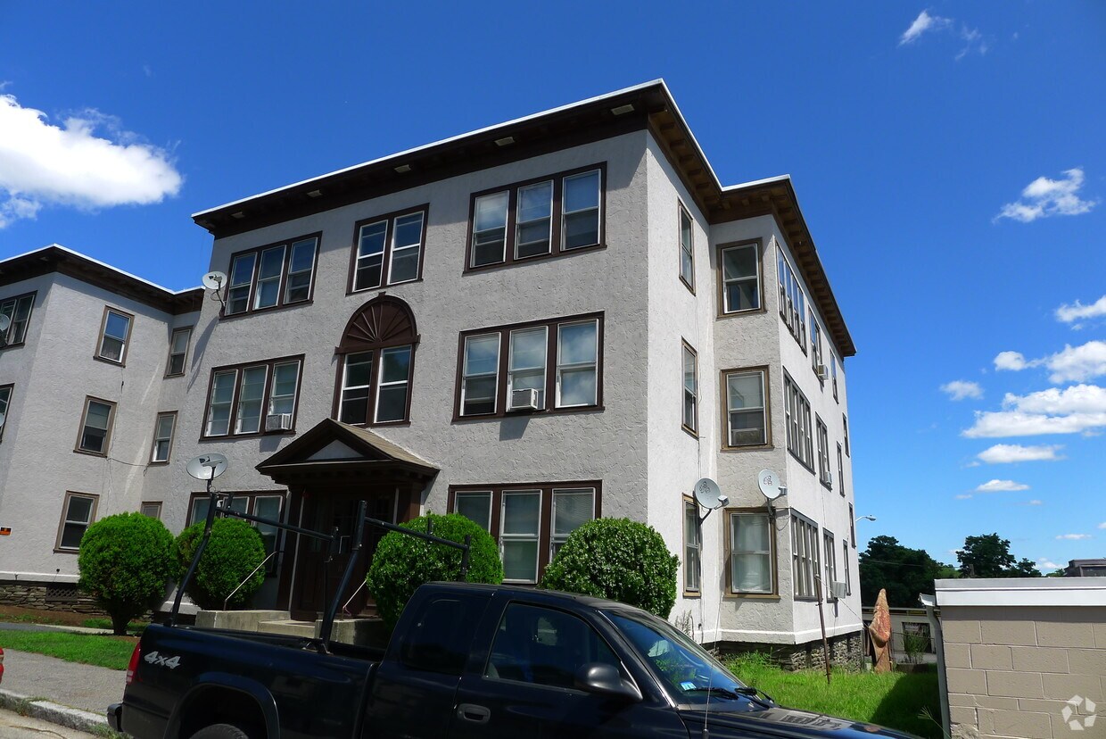 Foto del edificio - 18-20 Lakewood St