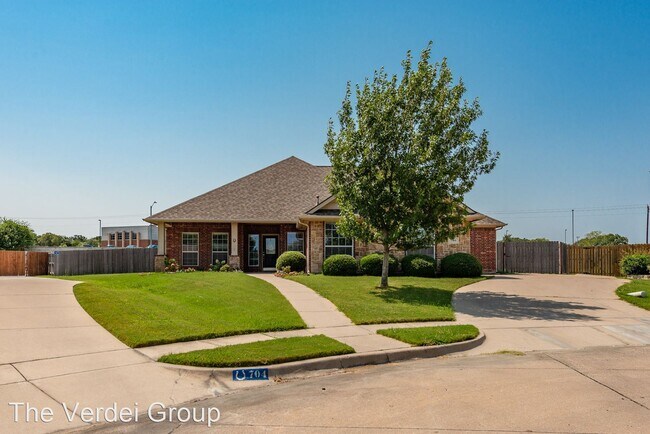 Building Photo - 4 br, 2 bath House - 700 Yaupon Ct