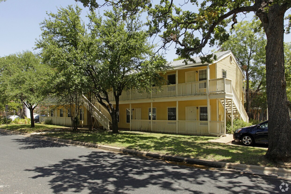 Primary Photo - Oakplace Apartments
