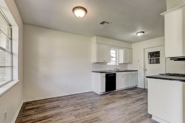 Foto del edificio - Cozy & Stylish Living Near ESA Park with F...