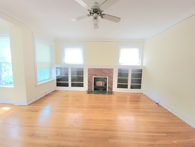Foto del edificio - 6320 N Lakewood Ave