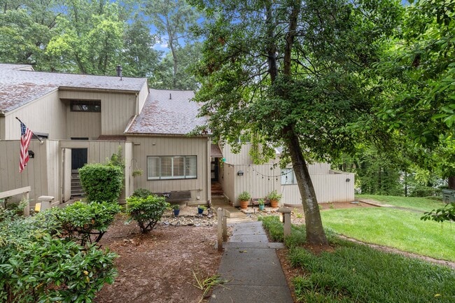 Building Photo - 222 Riverview Terrace