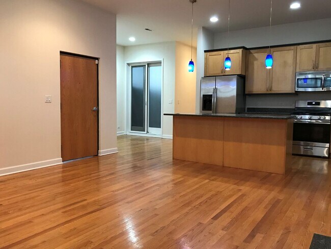 Building Photo - 3434 N Elston Ave