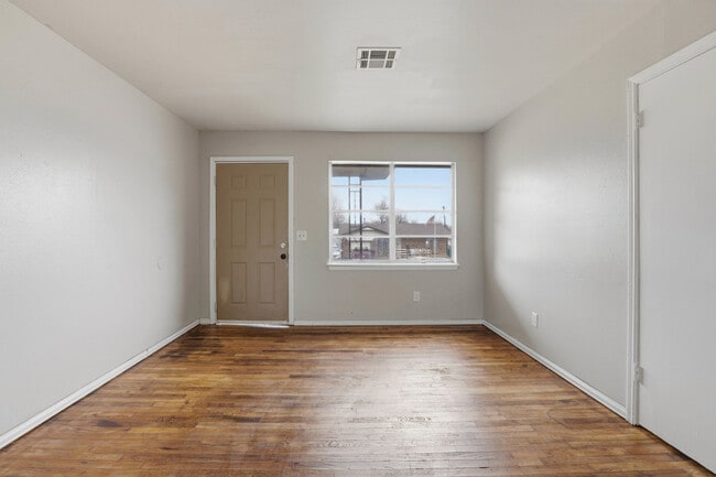 Building Photo - 1520 SE 48th Pl