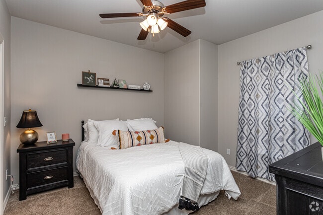 1BR, 1BA - A1 - Woodland Park Apartments