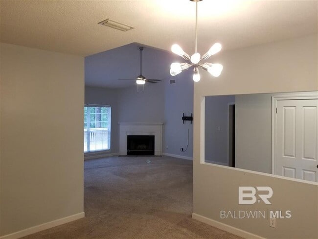 Building Photo - 105 Diane Cir