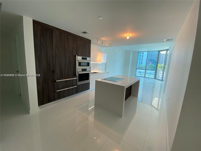 Foto del edificio - 851 NE 1st Ave