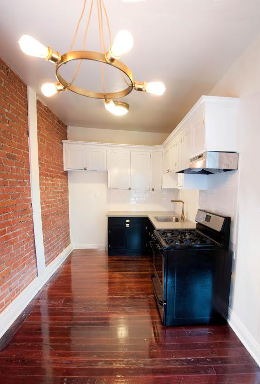 Cocina - Arwyn Manor Apartments...New York Style..Newly Remodeled Apartments...Hardwood Floors! CALL NOW!