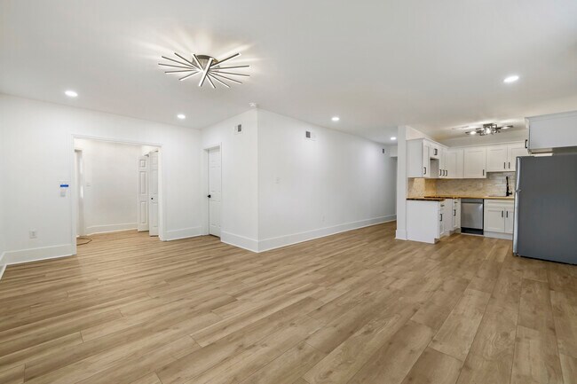 Foto del edificio - 1001 W Victory Dr