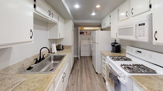 Foto del edificio - 2/2 Downstairs Condominium located in San ...