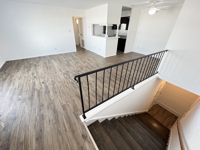 Building Photo - Pinewood Townhomes