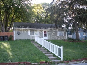 Building Photo - 2229 Roselawn Ave
