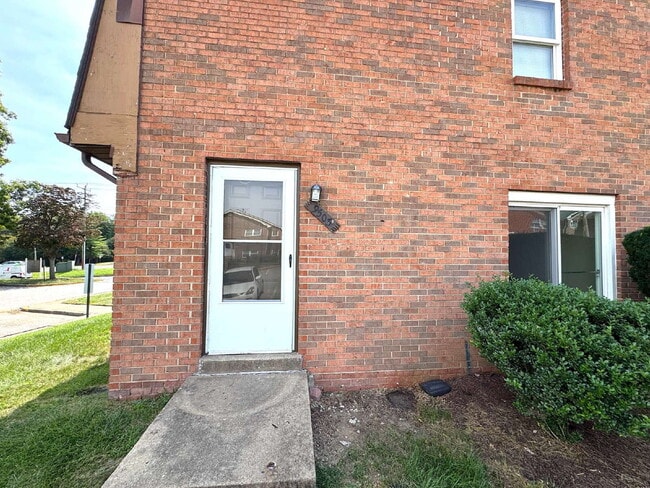 Photo - Comfortable Lorton Home with Stylish Finishes & Convenient Location