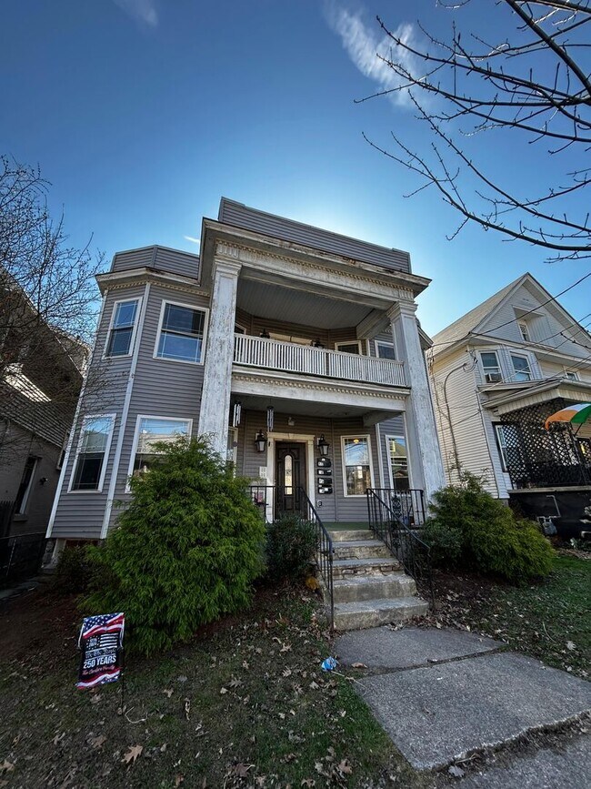 Building Photo - 1326 E Gibson St