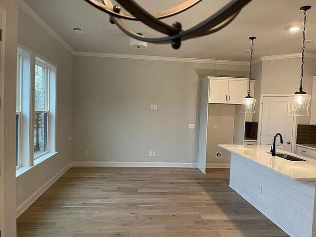 Foto del edificio - 6335 Southgrove St
