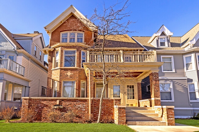 Building Photo - 2839 N Downer Ave