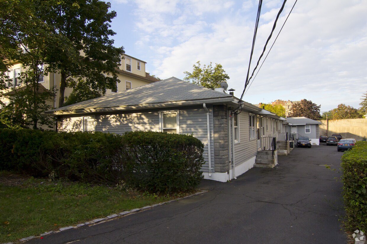 Building Photo - 41 Davis Ave