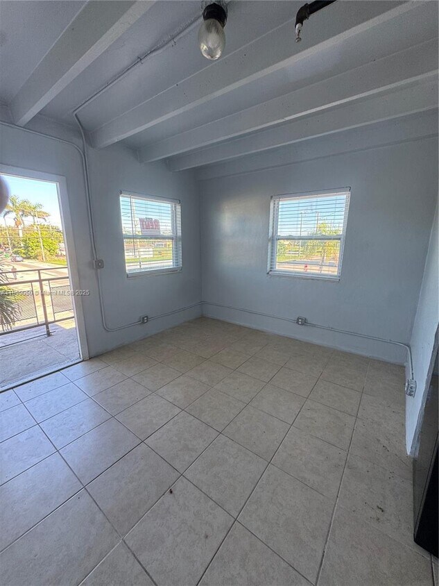 Foto principal - 354 Rardin Ave