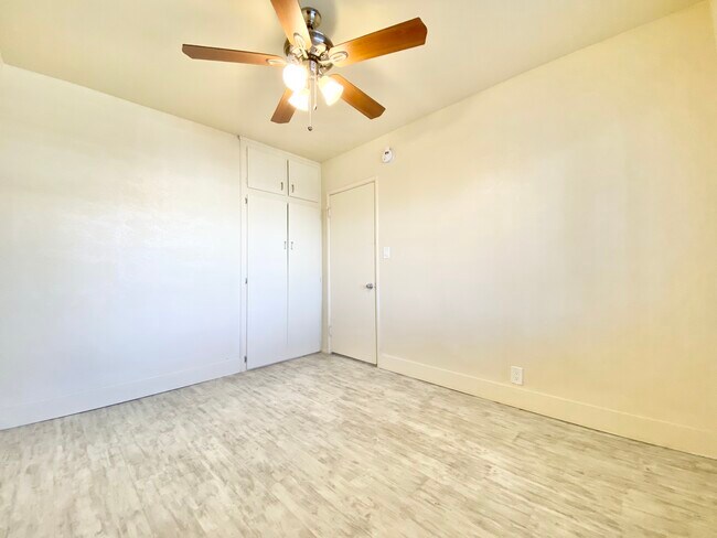 Building Photo - 731 E Jefferson Blvd