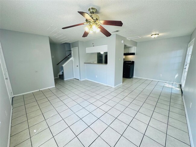 Building Photo - 5305 Woodland Oaks Ct