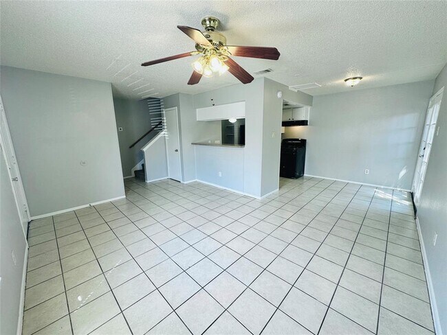 Foto del edificio - 5305 Woodland Oaks Ct