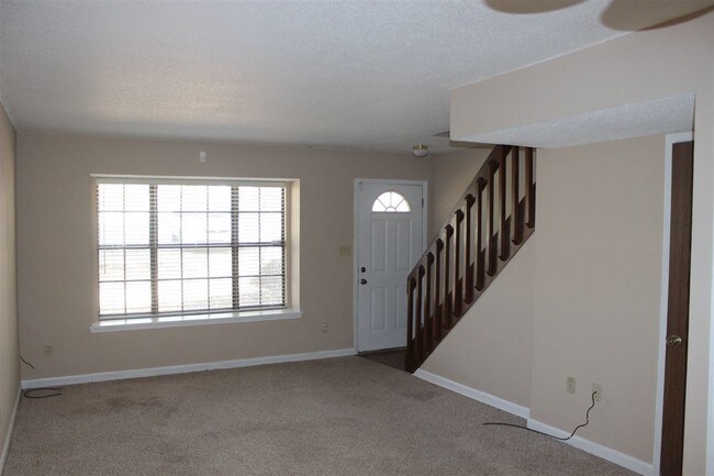 Building Photo - 1019 Crossing Brook Way