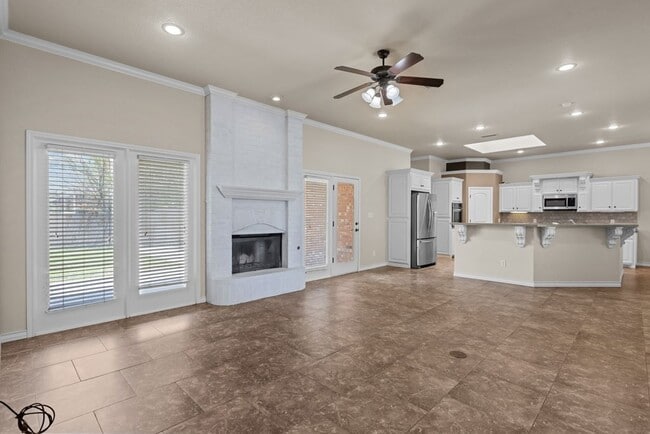 Foto del edificio - 5009 Woodhollow Dr