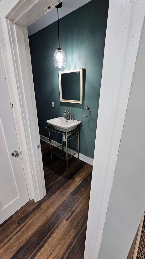 Foto del edificio - Stunning Renovation Ready for Your Finishing Touches!