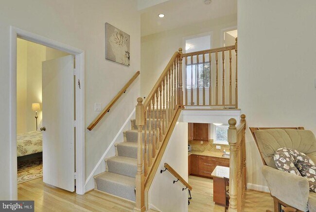 Building Photo - 717 Hillsboro Dr