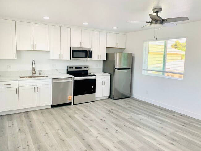 Foto del edificio - CHARMING Newly Constructed 1BD/BA Availabl...
