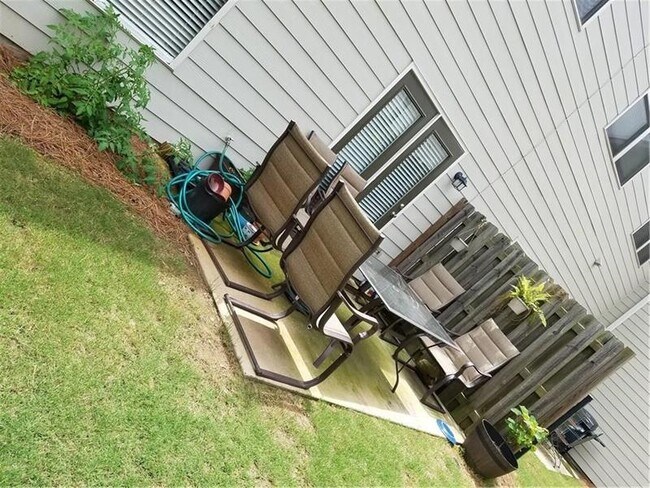Foto del edificio - 2660 Maple Park Pl