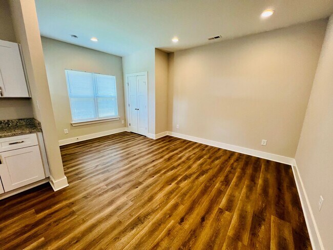 Building Photo - 524 Ligustrum St
