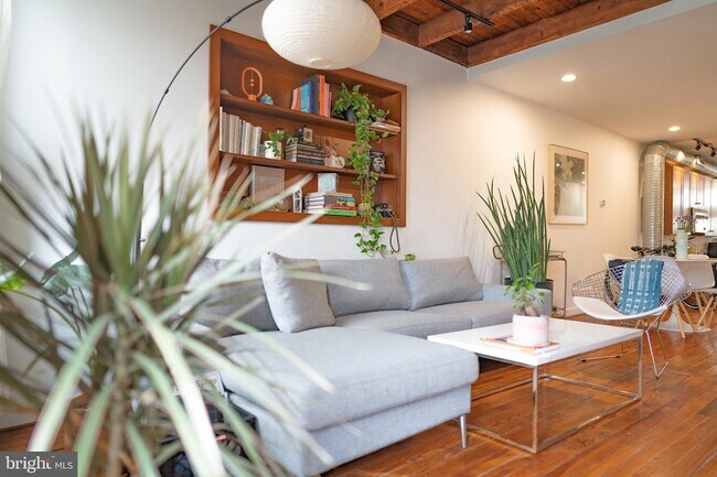 Foto del edificio - 221 E Heath St
