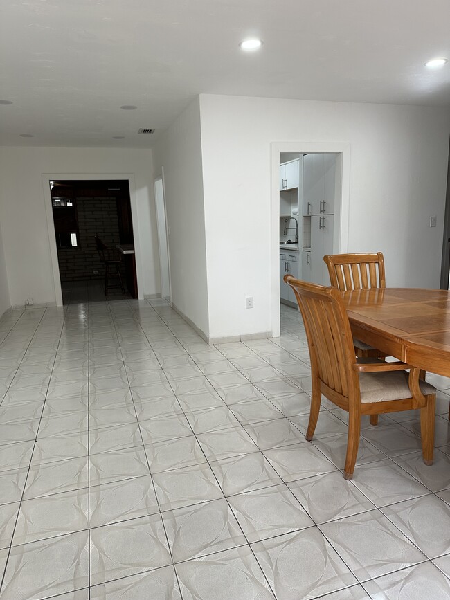 Foto del edificio - 811 NE 2nd Pl