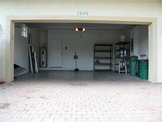 Foto del edificio - 6501 Sandpiper Dr
