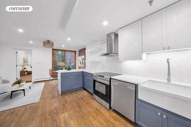 Building Photo - 119 W 95th St