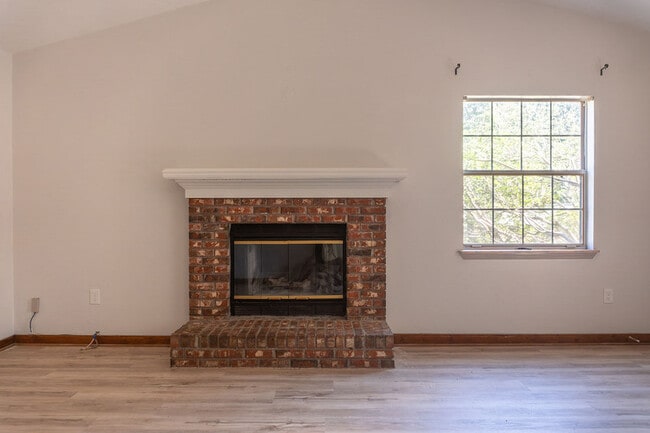 Building Photo - 1521 Cinnamon Bear Cir