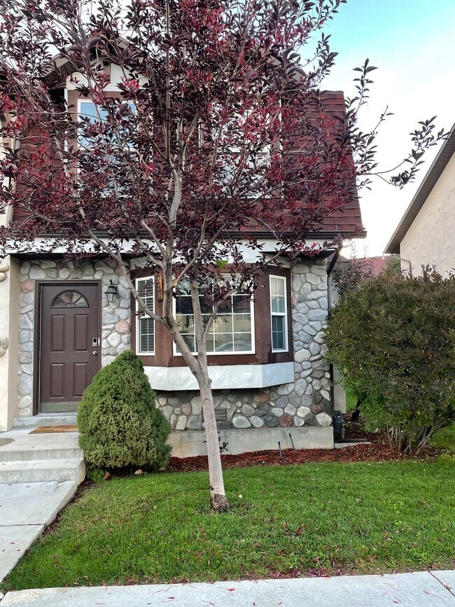 Foto del edificio - CHARMING HAMLET TOWNHOME
