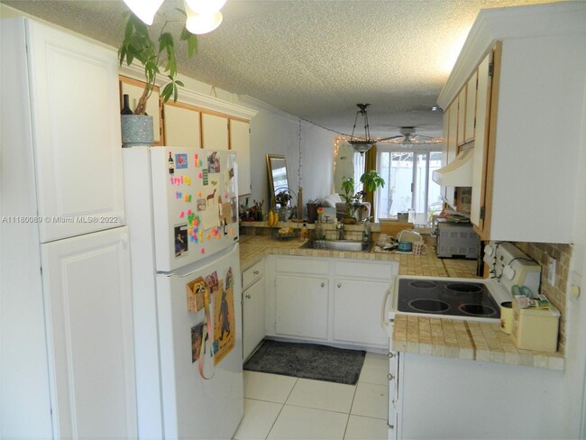 Building Photo - 899 Crystal Lake Dr