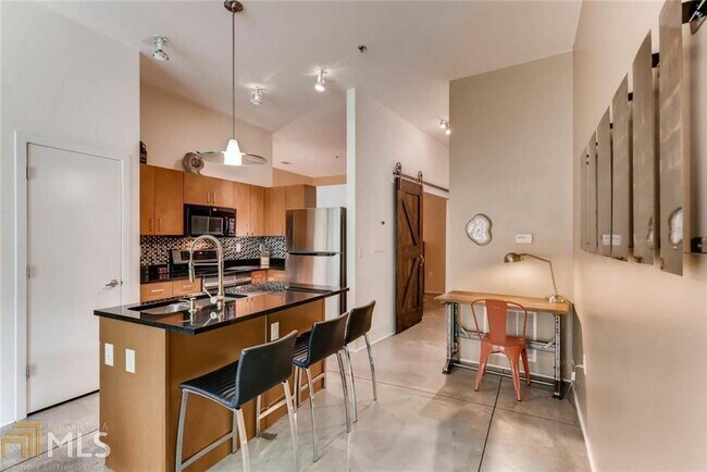 Foto del edificio - 560 Dutch Valley Rd NE
