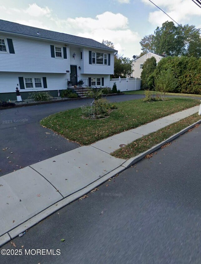 Primary Photo - 1300 Allaire Ave