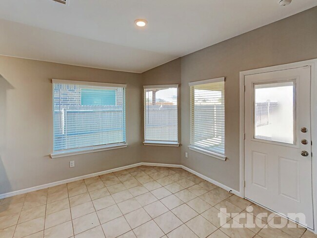 Building Photo - 304 Foxhunter St