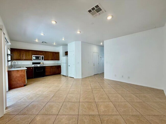 Foto del edificio - 884 Blue Rosalie Pl