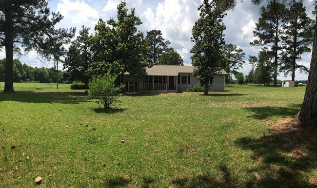 Building Photo - Country Living
