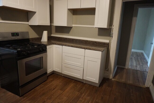 Building Photo - 968 W 500 S