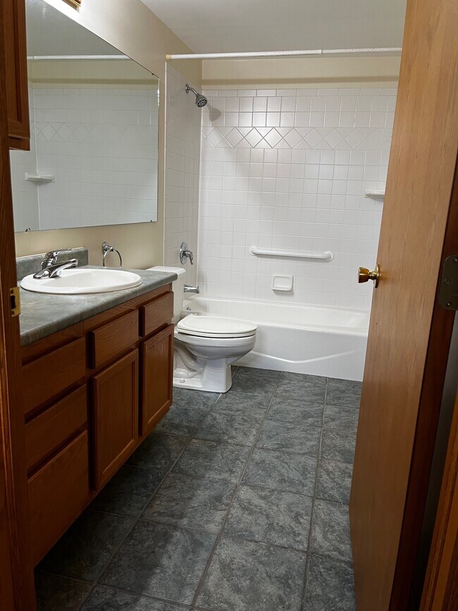 600 S Van Buren St Unit D Bay City MI 48708 Apartments In Bay City 600-s-van-buren-st-unit-d-bay-city-mi-48708-apartments-in-bay-city