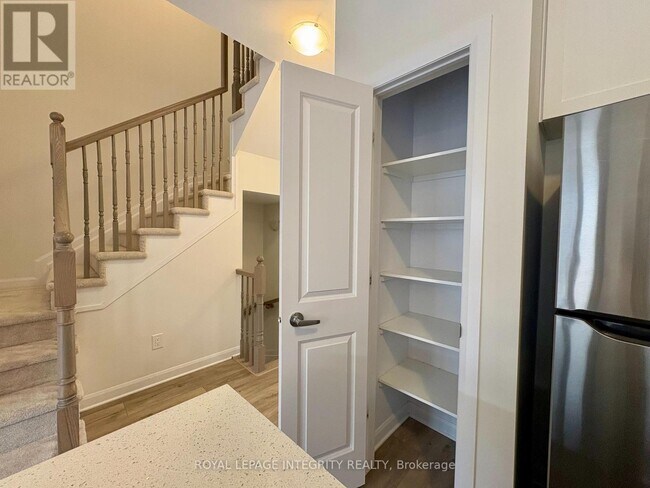 Photo du bâtiment - 527 Winterset Rd