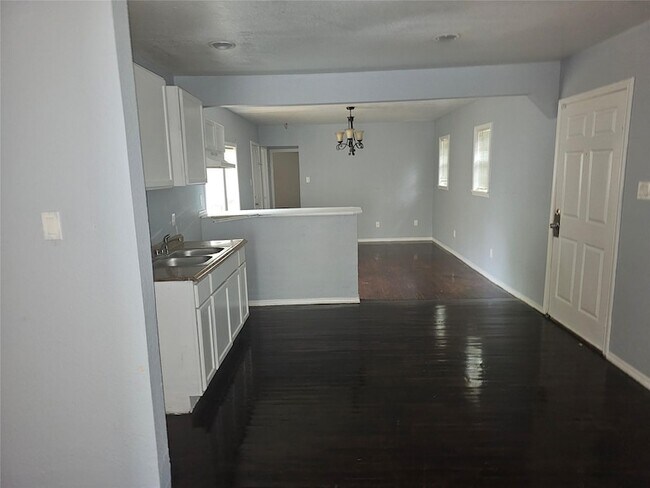 Building Photo - 4228 Lorin Ave