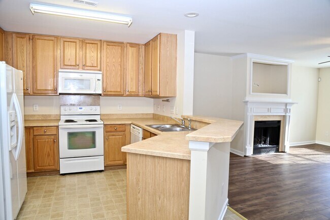 Foto del edificio - 8727 Wandering Creek Way
